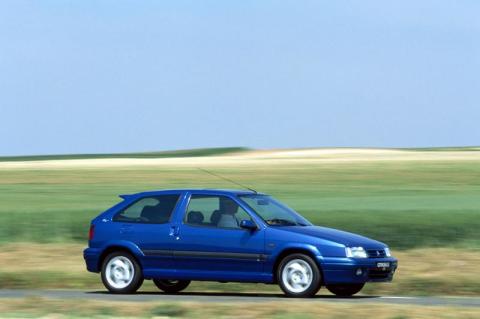 zx_coupe_16v_167_ch_1996_3quartsav.jpg